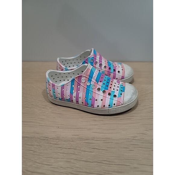 Native Kids Jefferson Sugarlite Sandals Shoes Sz 8 Shell White Pastel Stripe - Picture 2 of 9